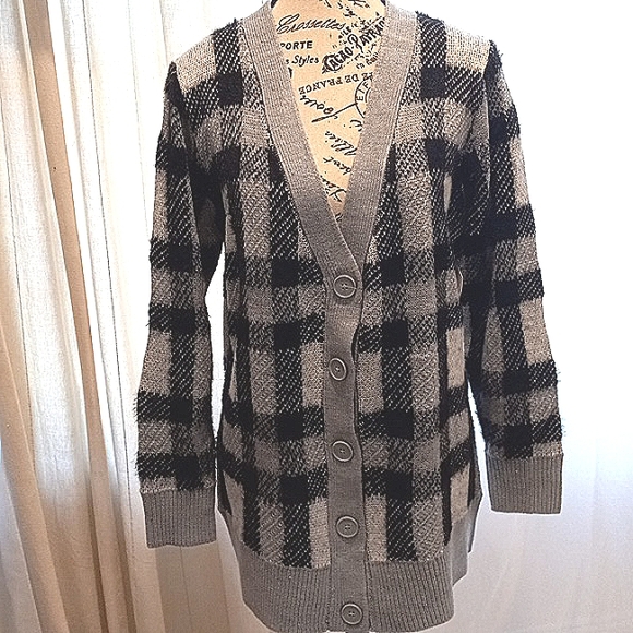 Time and Tru Women's Eyelash Patterned Cardigan, Black Plaid. Size M - Picture 3 of 13